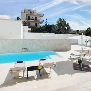 Mediterranea - Seaview, Pool & Garden Apartament